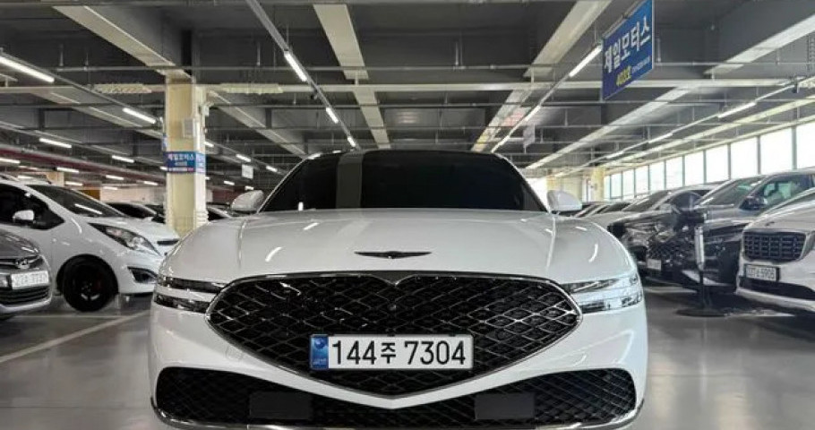 Genesis G90 