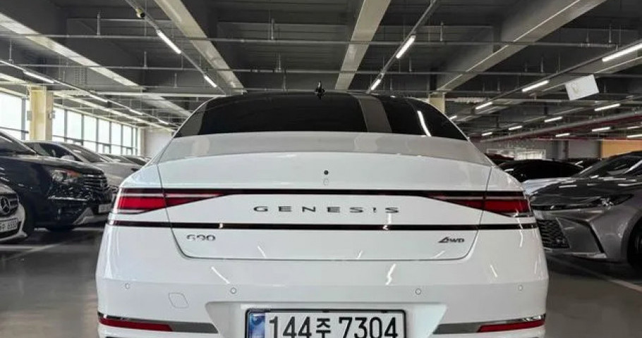 Genesis G90 