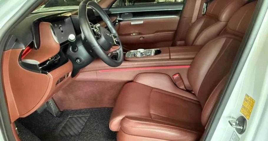 Genesis G90 