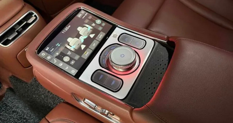 Genesis G90 