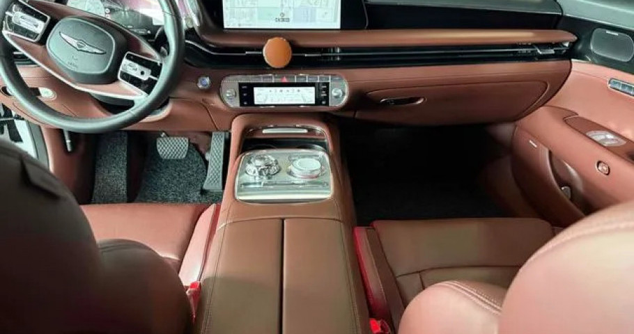 Genesis G90 