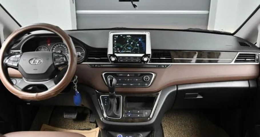 Hyundai Starex 