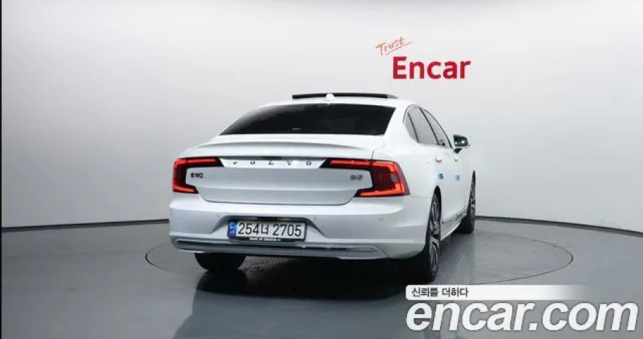 Volvo S90 