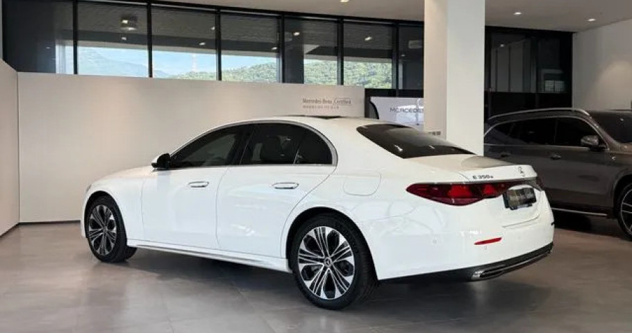 Mercedes-Benz E-Class 