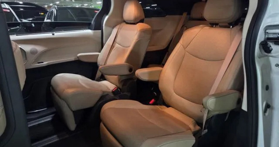 Toyota Sienna 