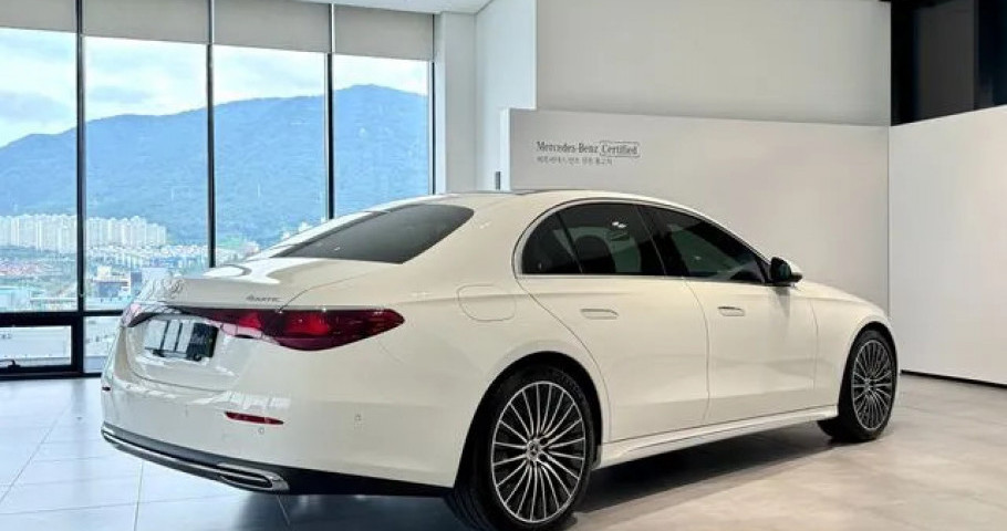 Mercedes-Benz E-Class 
