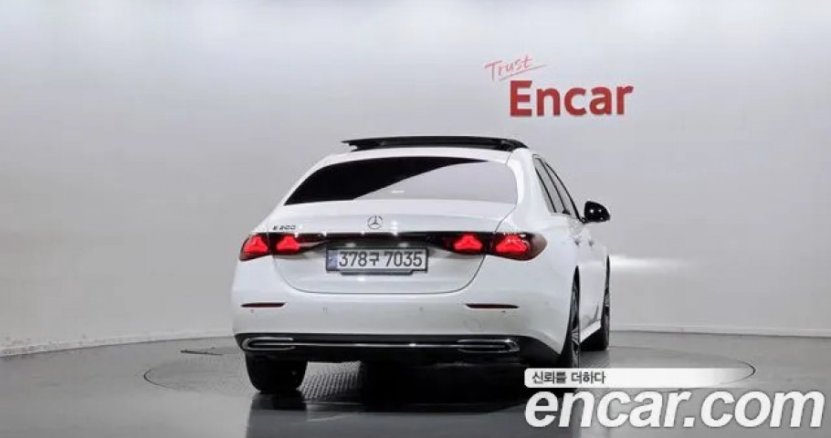 Mercedes-Benz E-Class 