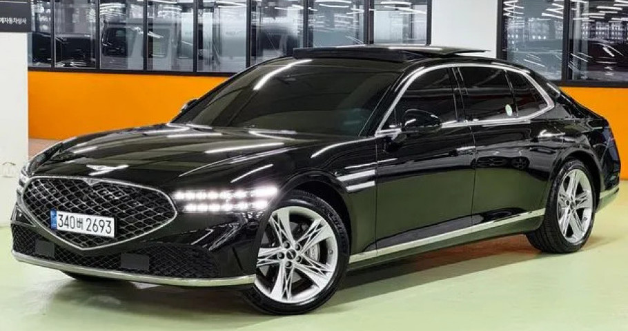 Genesis G90 