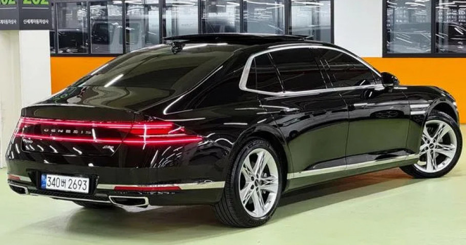 Genesis G90 