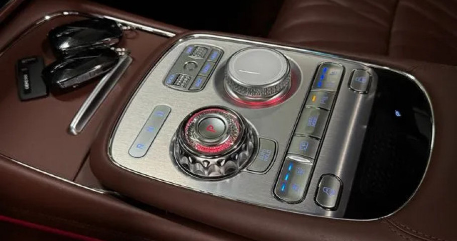 Genesis G90 