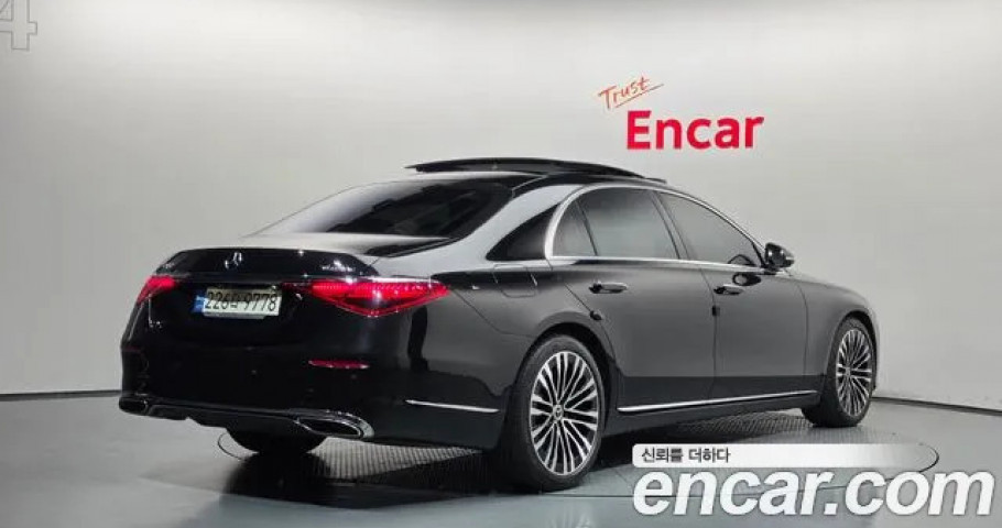 Mercedes-Benz S-Class 