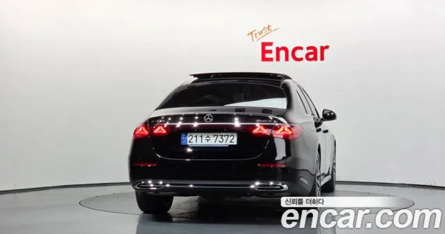 Mercedes-Benz E-Class 