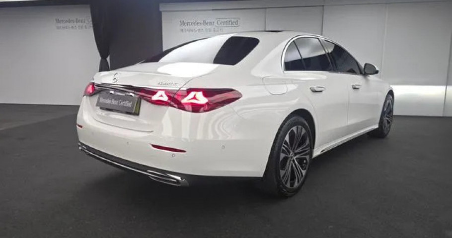 Mercedes-Benz E-Class 
