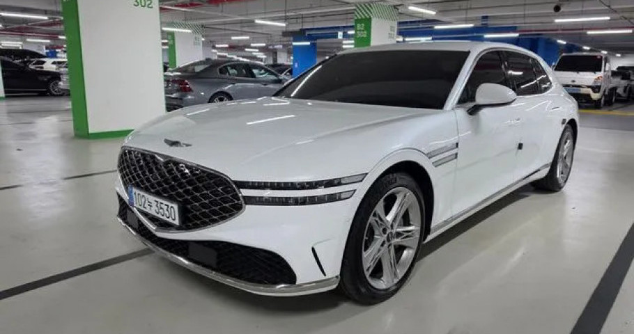 Genesis G90 