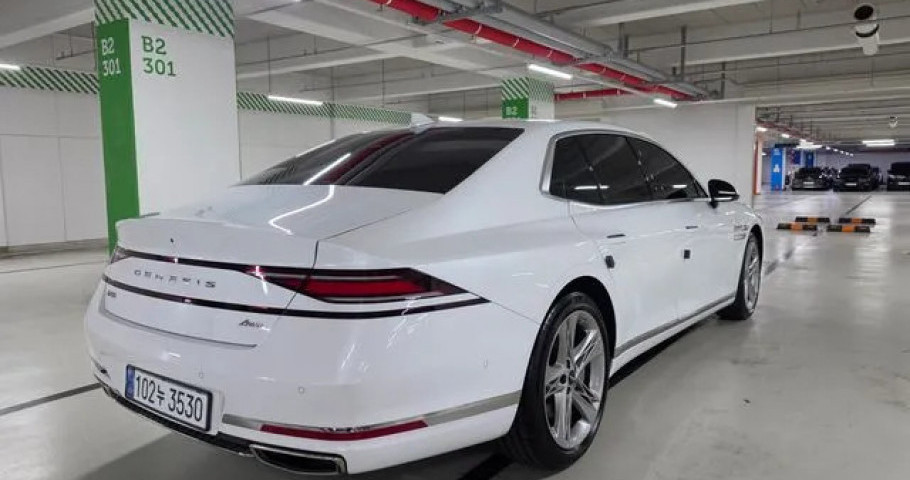 Genesis G90 