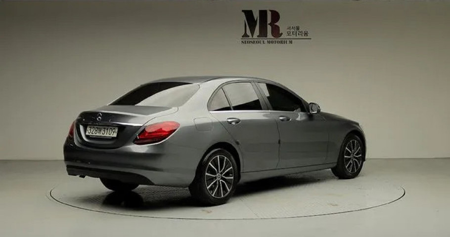 Mercedes-Benz C-Class 
