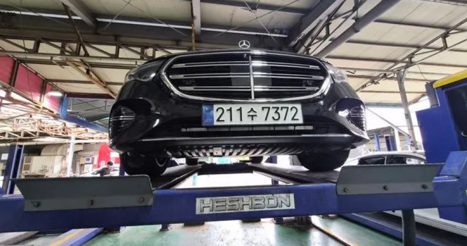 Mercedes-Benz E-Class 