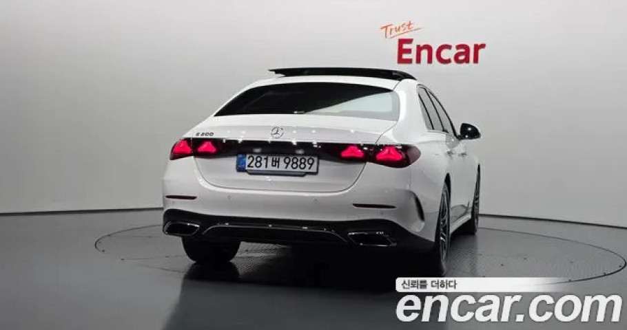 Mercedes-Benz E-Class 