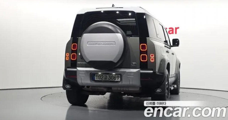 Land Rover Defender 