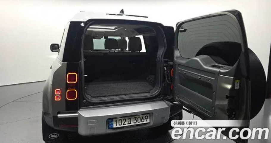 Land Rover Defender 