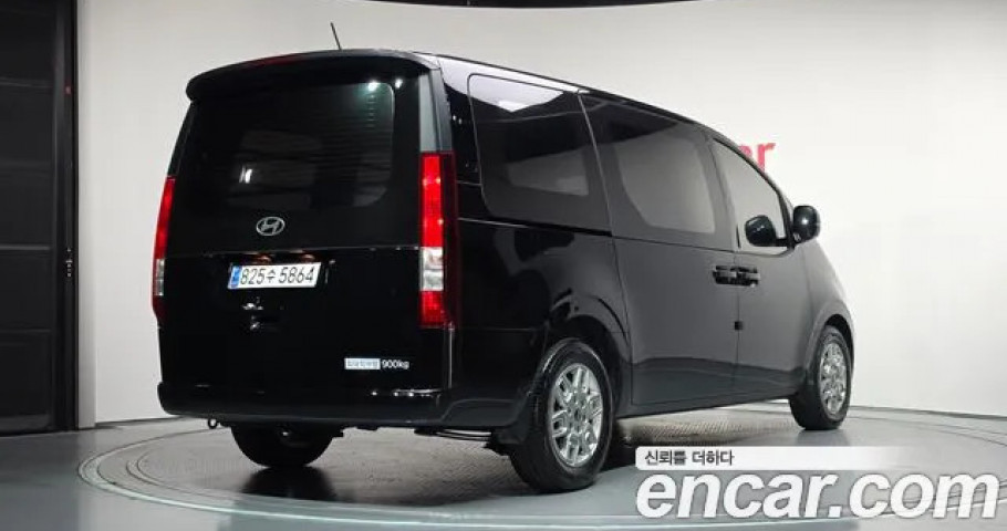 Hyundai Staria 