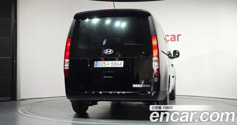 Hyundai Staria 