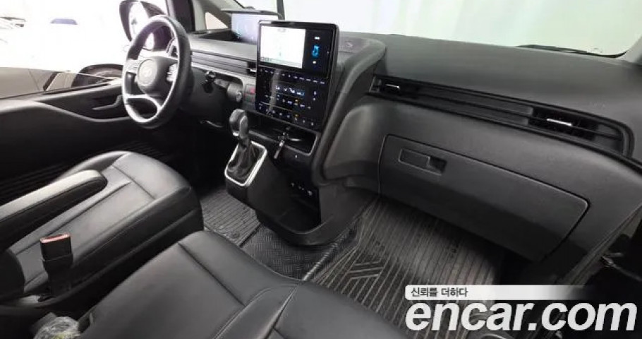 Hyundai Staria 