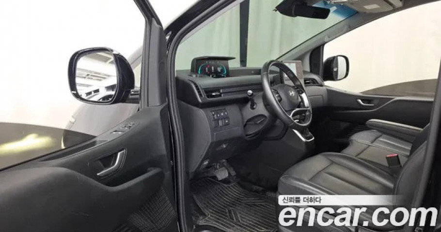 Hyundai Staria 