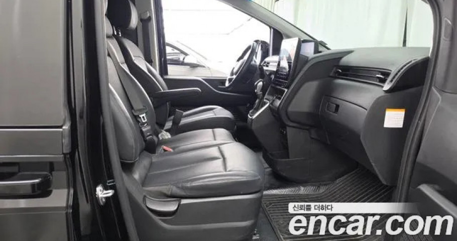 Hyundai Staria 