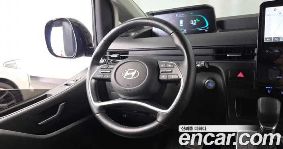 Hyundai Staria 