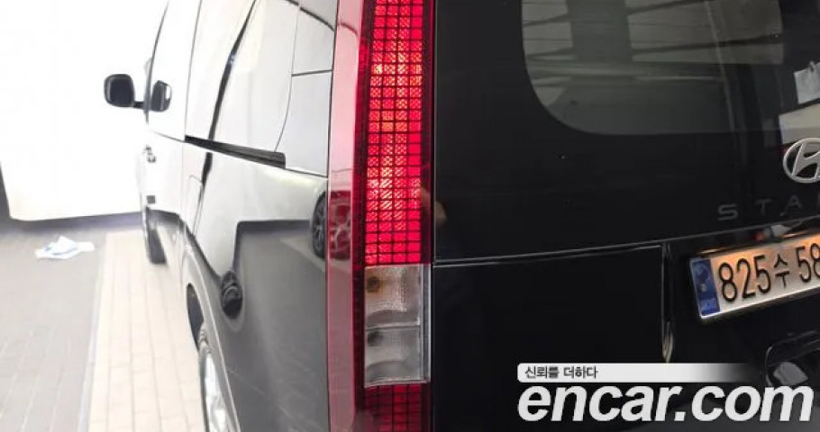 Hyundai Staria 