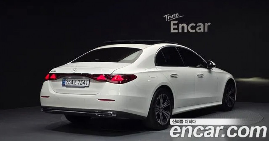 Mercedes-Benz E-Class 