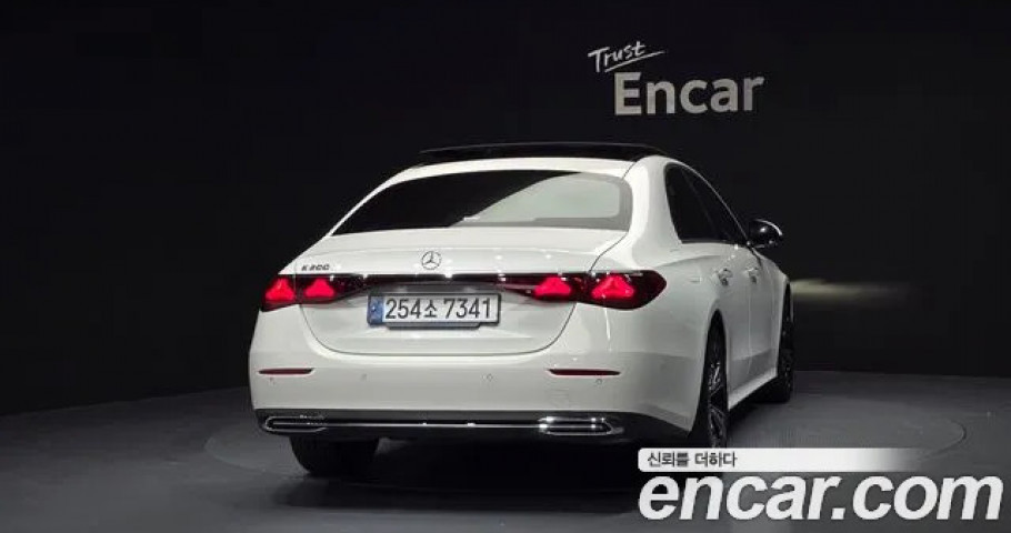 Mercedes-Benz E-Class 