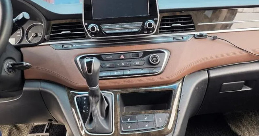 Hyundai Starex 