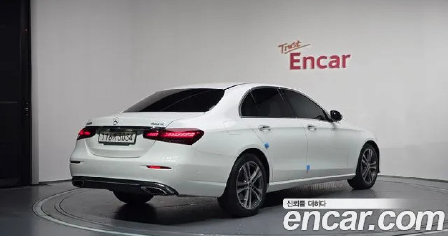 Mercedes-Benz E-Class 