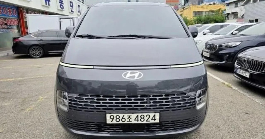 Hyundai Staria 