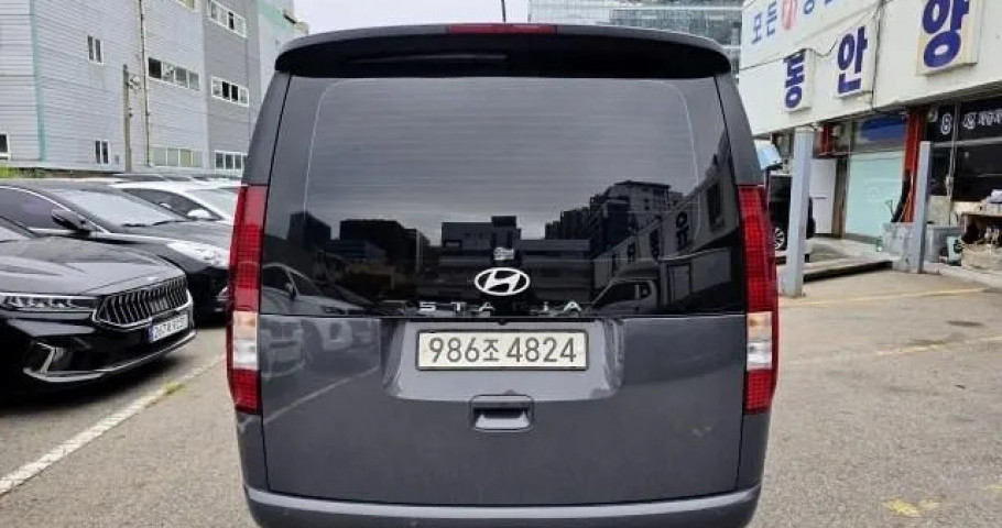 Hyundai Staria 