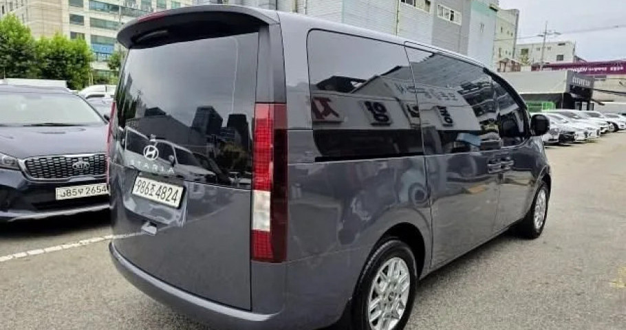Hyundai Staria 