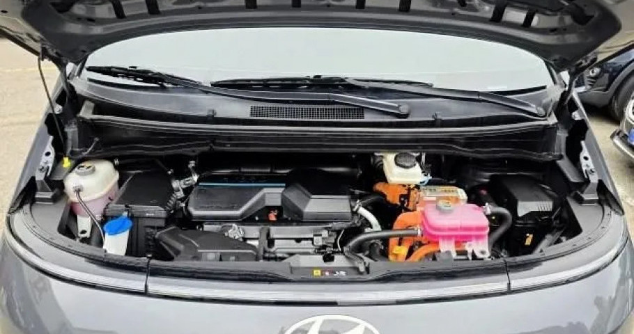Hyundai Staria 