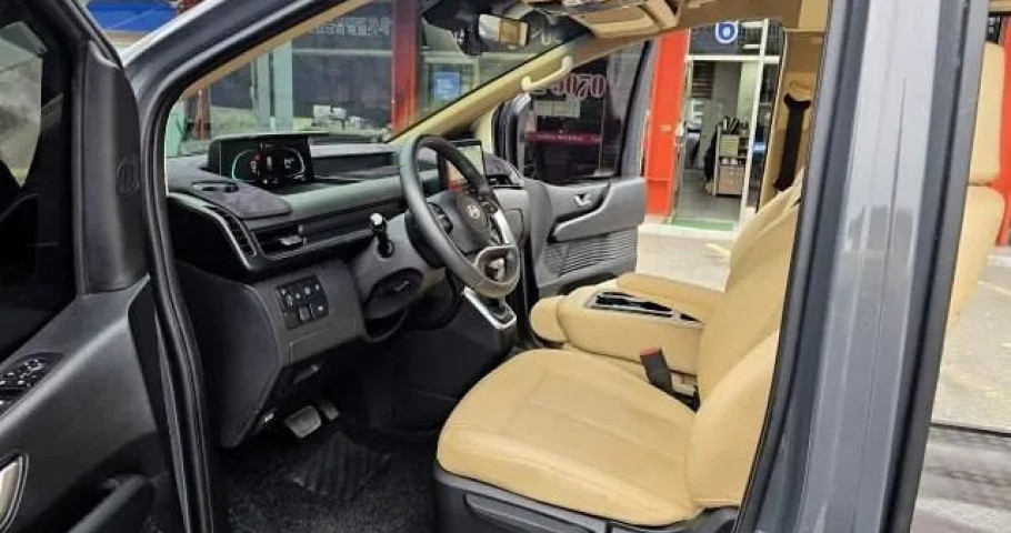 Hyundai Staria 