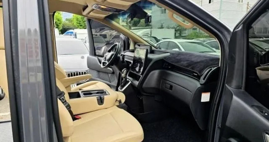 Hyundai Staria 