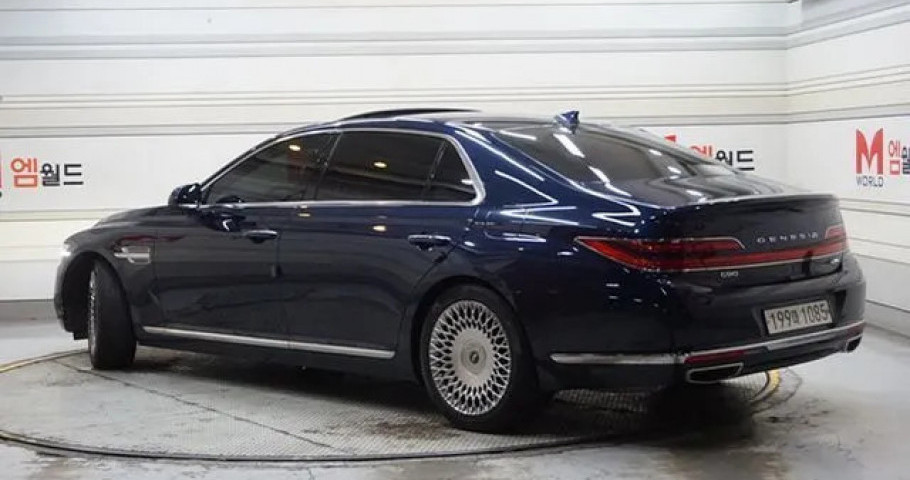 Genesis G90 