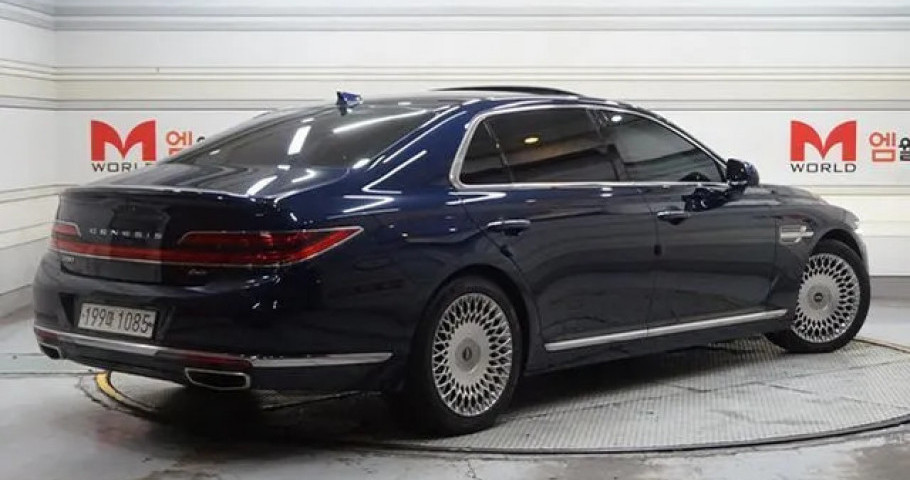 Genesis G90 