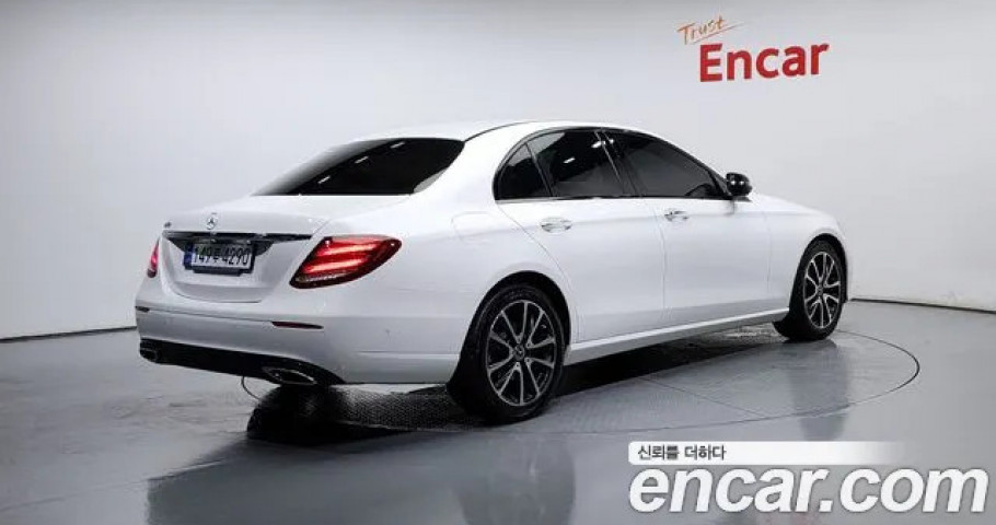 Mercedes-Benz E-Class 