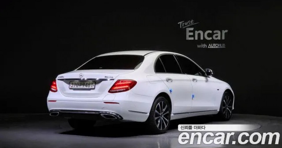 Mercedes-Benz E-Class 