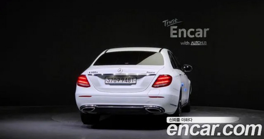 Mercedes-Benz E-Class 