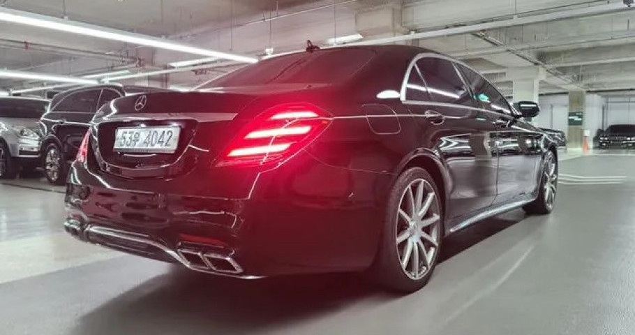 Mercedes-Benz S-Class 