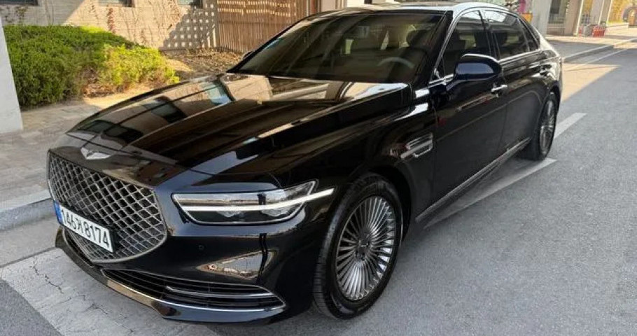 Genesis G90 