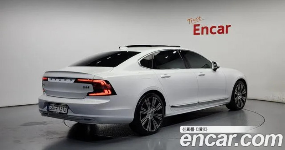 Volvo S90 