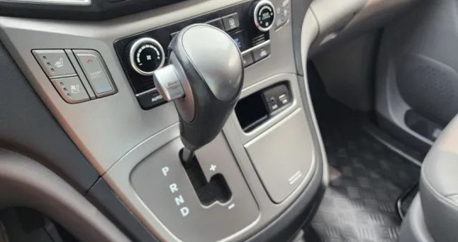 Hyundai Starex 
